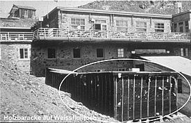 1936 dient eine Holzbaracke auf dem Weissfluhjoch als Schneelabor (Foto: Archiv SLF)