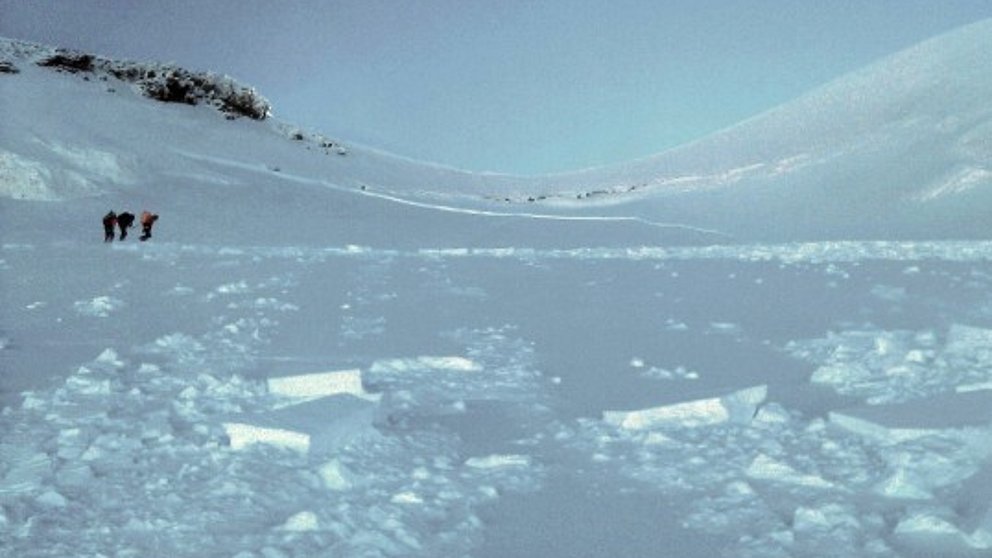 Temps variable et à diverses reprises de la neige jusqu’à moyenne altitude; danger d’avalanche surtout en haute montagne