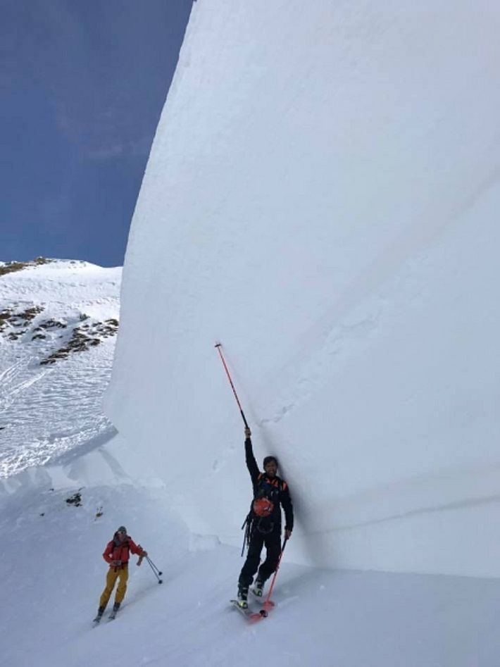 Epaisseur de la cassure impressionnante près de la Croix de Fer (2342 m, Trient VS). Cette avalanche s'est déclenchée spontanéement le jeudi 9 mars sur une pente nord (photo: Météo France/G. Brunot, 10.03.2017).