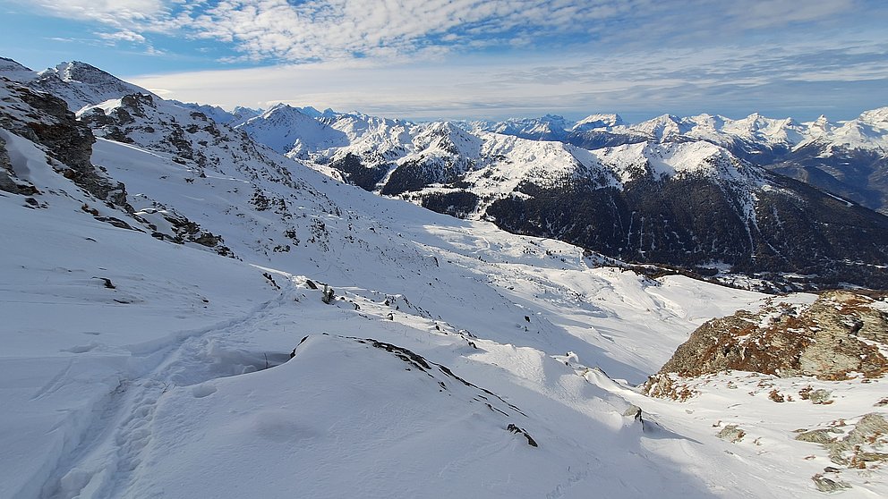 La neige fraîche dans le nord et l'ouest atténue quelque peu le manque de neige de novembre
