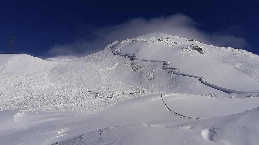 Neige fraîche et poussière du Sahara en provenance du sud, neige soufflée et persistance du problème lié à la neige ancienne dans les Grisons