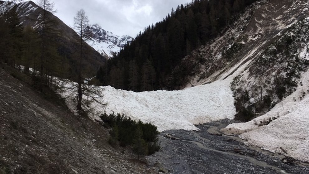 Quantité exceptionnelle de neige en montagne