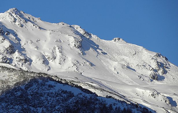 Abb. 9: Diese Lawine riss ebenfalls im schwachen Altschneefundament an und ging in am Dienstag, 17.01. spontan ab. Schwarzhorn, Davos Parsenn, GR, Nordwesthang auf 2600 m (Foto: SLF/Th. Stucki, 18.01.2017).