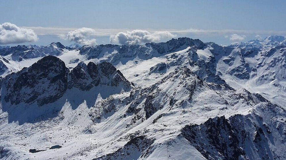 Erste Wintereinbrüche aber auch sonnige Spätsommertage