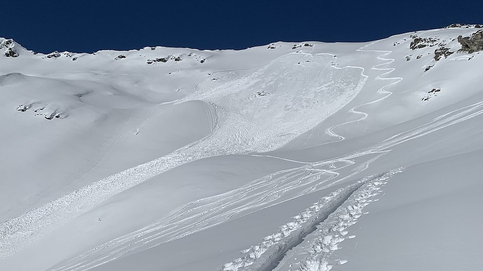 Week-end avec quelques déclenchements par des personnes, pratiquement pas de ruptures plus profondément dans la neige ancienne
