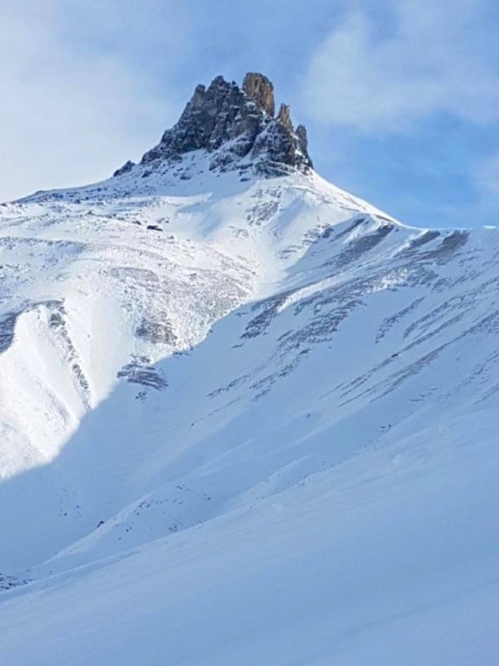 La neige a été transportée puis déposée par le vent du sud à l'Engstligenalp. Tschingellochtighore, Adelboden, BE (photo: J.-P. Wagnières, 04.02.2017).