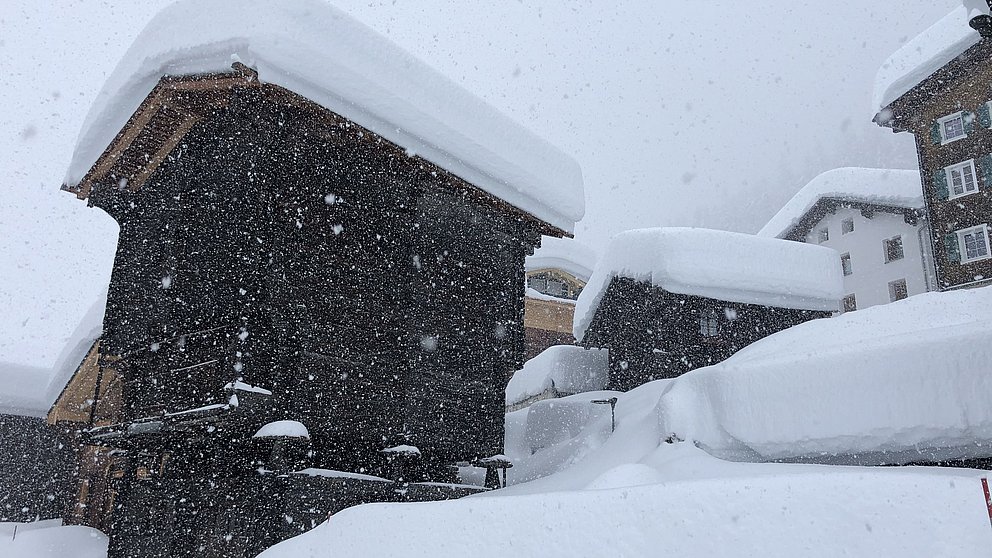 Weitere ergiebige Schneefälle, grosse und sehr grosse Lawinengefahr (Stufe 4 und 5)