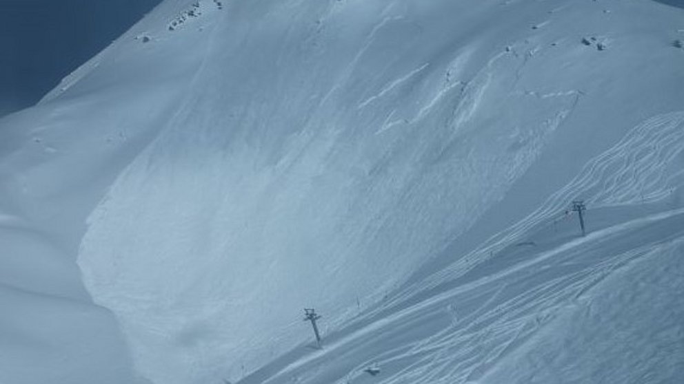 Zwischen zwei Südföhnlagen viel Neuschnee mit hoher Schneefallgrenze im Norden, anhaltendes Altschneeproblem in den inneralpinen Gebieten