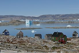 Die vielen Geisterhäuser in diesem abgelegenen Inuit-Dorf Isertoq deuten auf einen Bevölkerungsrückgang in den letzten Jahren hin. (Foto: Beat Frey)