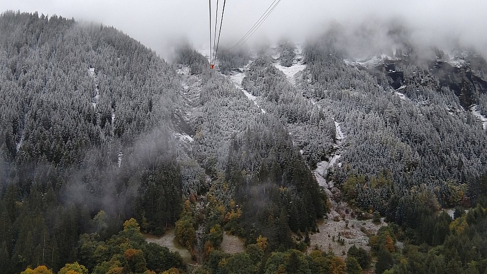 In den Bergen ungewöhnlich kalt, viel Schnee und wiederholt Lawinengefahr
