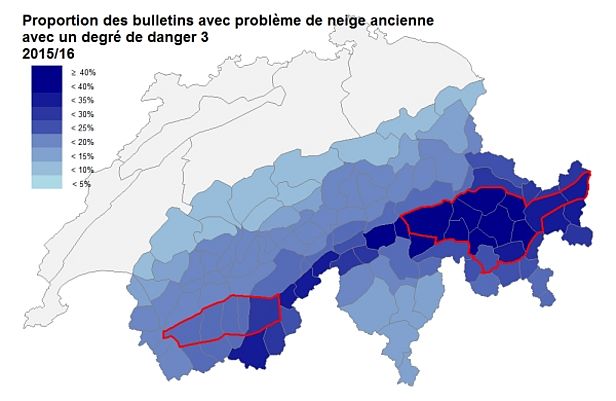 Photo 36: Pourcentage des bulletins d’avalanches avec degré de danger 3 (marqué) et situation de neige ancienne comme danger principal (seule ou en combinaison avec d’autres situations). Pendant l’hiver 2015/16, les régions intra-alpines du Valais étaient moins touchées par le problème de la neige ancienne (entourées en rouge à gauche, généralement moins de 25%) que les régions intra-alpines des Grisons (entourées en rouge à droite, souvent 40% et plus). Par ailleurs, sur la crête principale des Alpes depuis le Haut-Valais jusqu’au centre des Grisons en passant par le nord du Tessin, le problème de la neige ancienne était souvent présent.