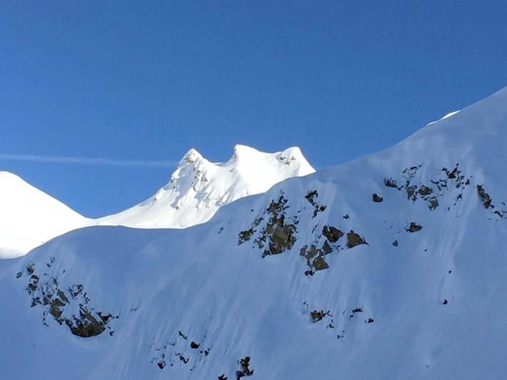 Schnee, es gibt ihn doch. Im Bedretto (TI)... (Foto: M. Wooldoor, 16.12.2016).