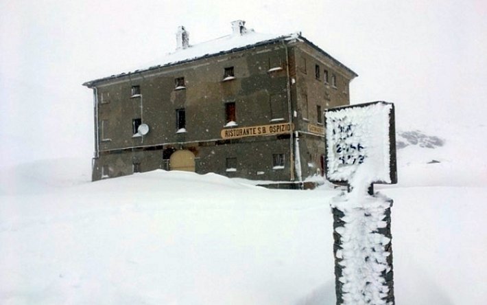 Auch auf dem 2066 m hohen San Bernardion Pass (Mesocco, GR) konnte man sich über Neuschnee freuen (Foto: L. Silvanti, 05.02.2017).
