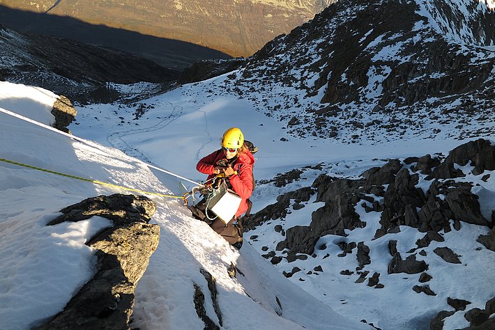 Marcia Phillips am Gemsstock (UR), 2015; Foto: Hansueli Rhyner, SLF 