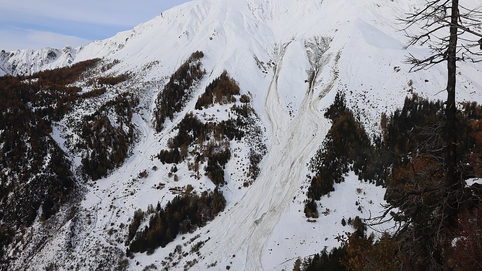Fort danger d'avalanche dans l'ouest à cause de la neige fraîche et de la pluie