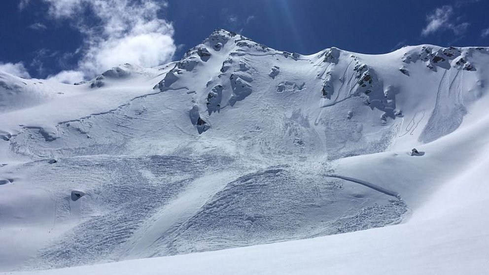 Fin des intenses chutes de neige, puis diminution du danger d’avalanche