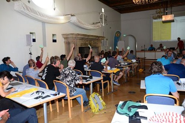 An ihrer Generalversammlung definierte die EAWS erstmals Richtlinien für Abstimmungen und Wahlen. Foto: EAWS