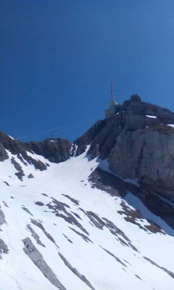 Ende Mai lag am Säntis (2502 m, AR) nordseitig oberhalb von rund 2000 m noch eine meist geschlossene Schneedecke (Foto: G. Stampfer, 29.05.2017).