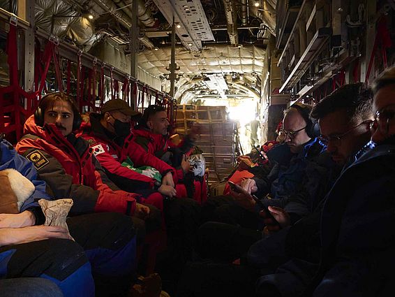 Flug Richtung Antarktis (Foto: Matthias Jaggi / SLF)