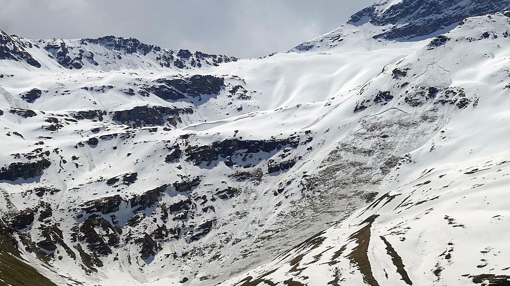 Un début mai maussade, puis chaleur estivale avec des avalanches de neige mouillée