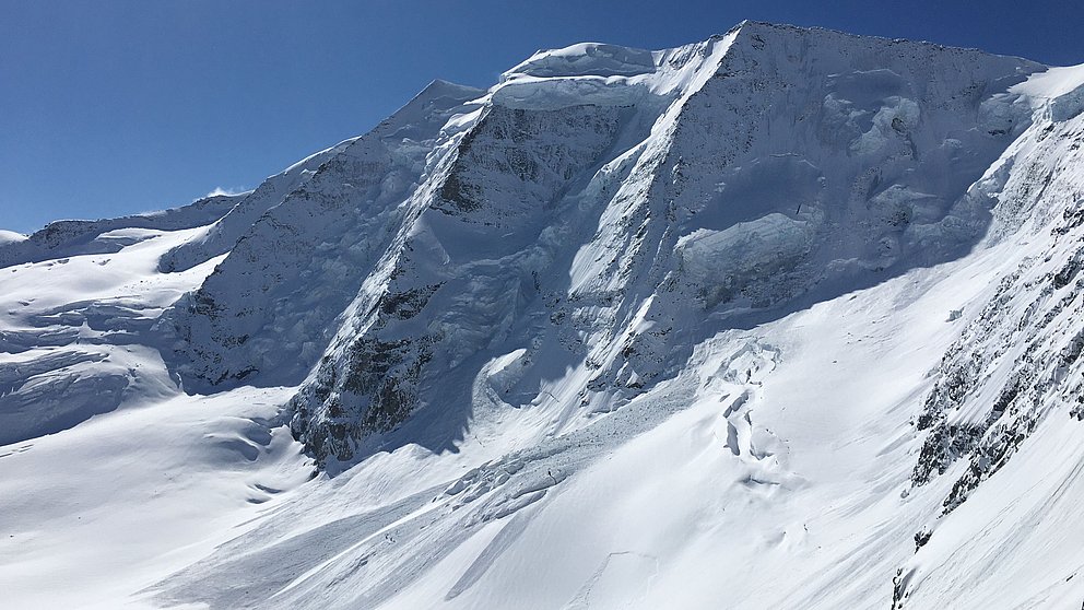 Häufiger Niederschlag, stark schwankende Temperaturen – In den Bergen bleibt es winterlich