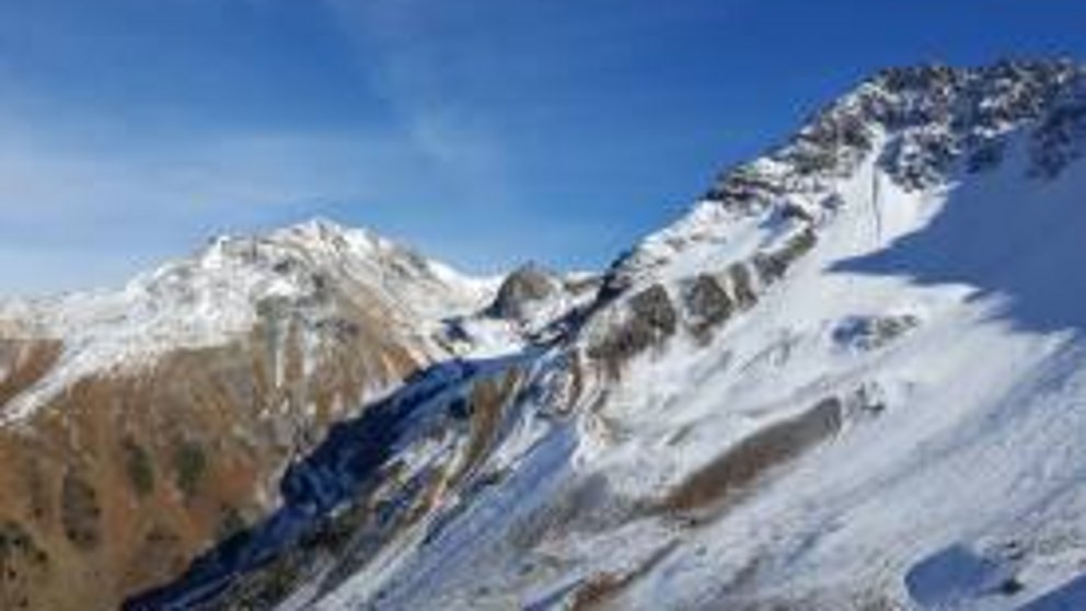 Automne doré, mais avec des signes de vie de Dame Hiver