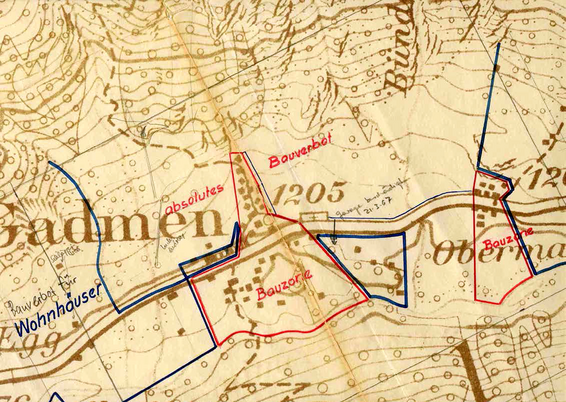 Kartenausschnitt mit handschriftlichen Markierungen, Linien und Flurstücknummern
