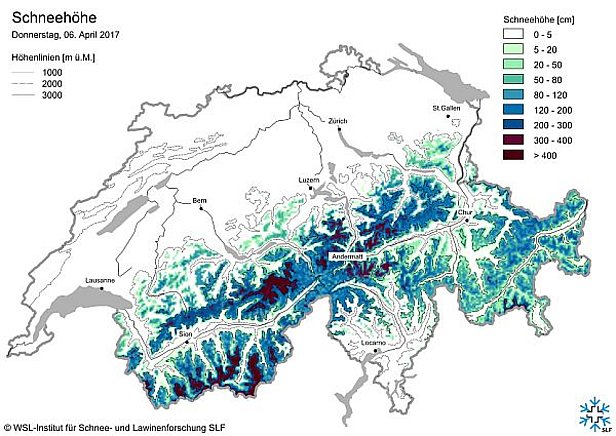 Abb. 6: Auf der Schneehöhenkarte waren am Donnerstagmorgen gut die aperen Tallagen zu erkennen. Auch im Sottoceneri lag kaum mehr Schnee, weshalb diese Region im Lawinenbulletin nicht mehr erwähnt wurde. Die Schneehöhenkarte wird aufgrund von Messwerten des SLF und von MeteoSchweiz sowie mit Unterstützung von Satellitendaten berechnet (Informationen zur Berechnung der Schneehöhenkarte). Wenn man diese Schneebedeckung verglich mit der Schneebedeckung zwei Wochen früher, wurde deutlich, wie sehr die Ausaperung in den Tälern in dieser Phase fortgeschritten war.