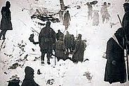 Am 13. Dezember 1916 wurde Gran Poz (Österreich) von gewaltigen Schneemassen verschüttet und von 321 Soldaten konnten 270 nur noch tot geborgen werden.