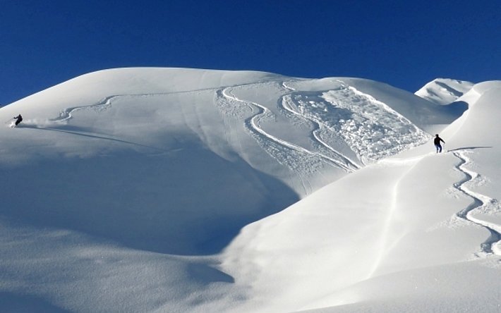 Zumeist handelte es sich um Rutsche und kleine Lawinen, wie hier in der Abfahrt vom Girenspitz (Nordosthang, 2100 m, GR; Foto: W. Marty, 09.01.2017).