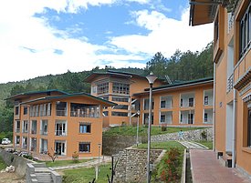 I nuovi edifici del College of Natural Resources, la Facoltà di Risorse Naturali della Royal University of Bhutan a Lobesa. (Foto: Pema Eden / CNR-RUB)
