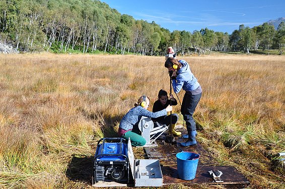 Extracting a sediment core from the mire that contains ancient DNA dating back to the end of the last Ice Age. Photo: Christoph Schwörer.
