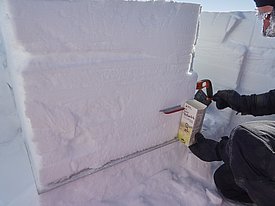 Just before the block is cut to its final size, I pack snow samples in Davos milk cartons for shipment back to Switzerland. However, the samples will need to be sealed prior to sending. (Photo: Matthias Jaggi / SLF)