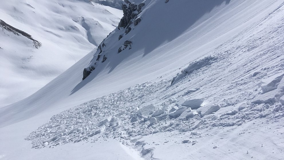 Temporairement tempétueux et un peu de neige fraîche dans le nord et l’ouest, puis de la neige dans le sud