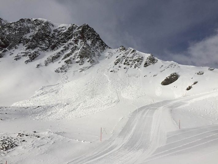 Mit dem Neuschnee der letzten Tage gab es zum Teil gute Sprengerfolge, wie hier zwischen Term de la Plêsch (2989 m) und Fuorcla Schlattain (2872 m, Samedan, GR; Foto: M. Pasini, 02.03.2017).
