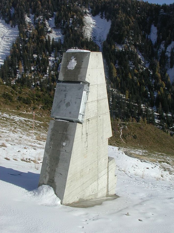 En 2004, un ouvrage en béton a été construit.