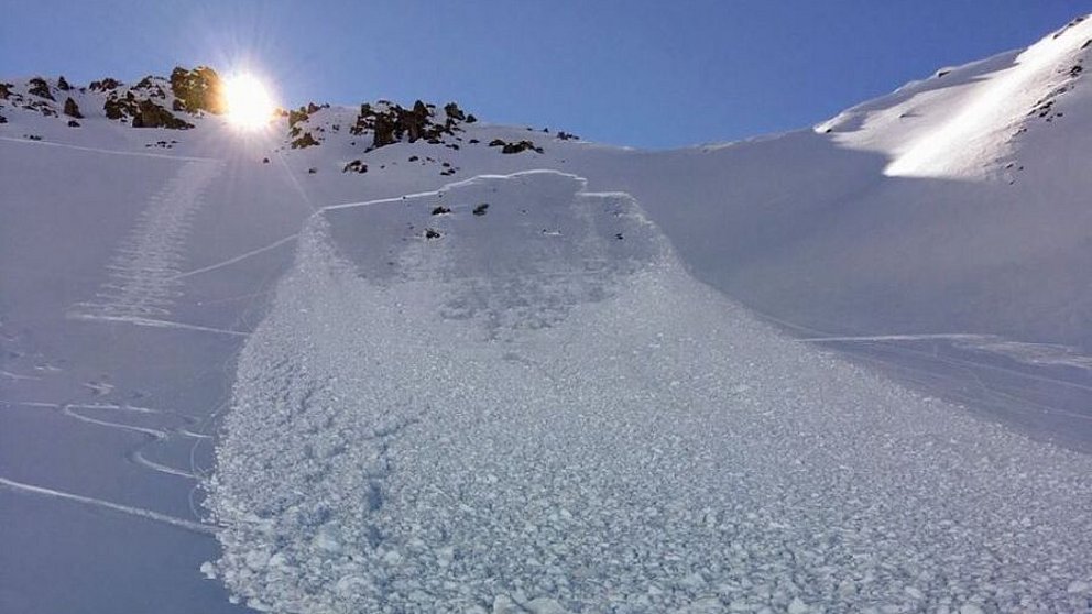 Encore beaucoup de neige en montagne, mais déjà temporairement des températures quasi estivales sur le Plateau central – le printemps approche avec des contrastes importants