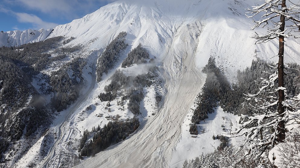 Fort danger d’avalanches et d’inondations avec de très fortes précipitations