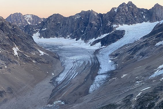 Photo 13: Thaw in East Greenland. Unfortunately a common sight during the expedition: dying glaciers (photo credit: Christiane Leister)