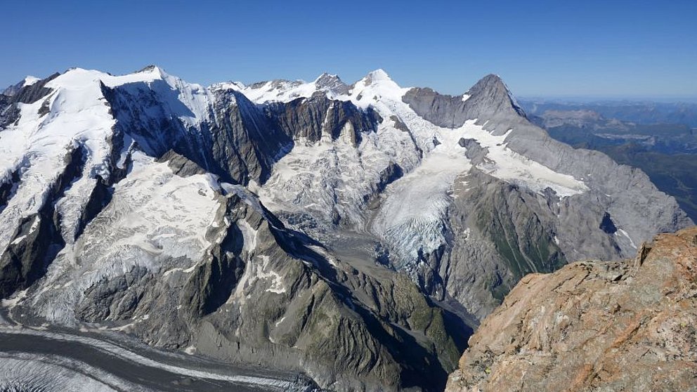 Temps variable, neige fraîche uniquement sur les sommets les plus hauts et de plus en plus de zones de glace vive lors de randonnées passant par les névés