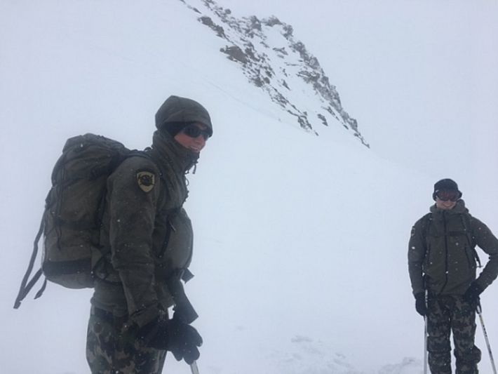 Auch im Val Bedretto fiel am Dienstag, 21.02. etwas Schnee. Hier ein Foto aus dem Gebiet um den Pizzo Grandinaga (2700 m, Nordwesthang, Bedretto, TI), wo Gebirgsspezialisten der Schweizer Armee unterwegs waren (Foto: T. Niffeler, 21.02.2017).