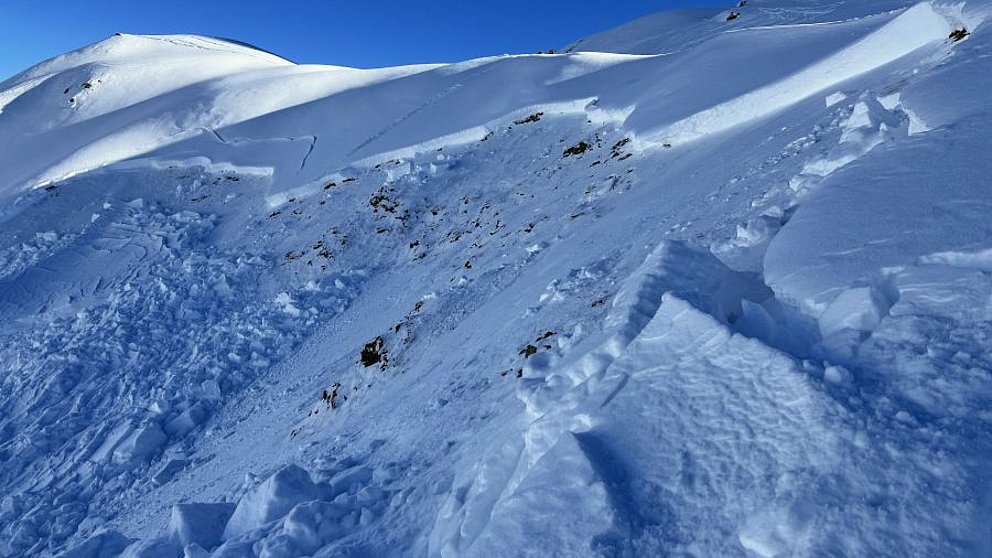 Chutes de neige, foehn et manteau neigeux fragile
