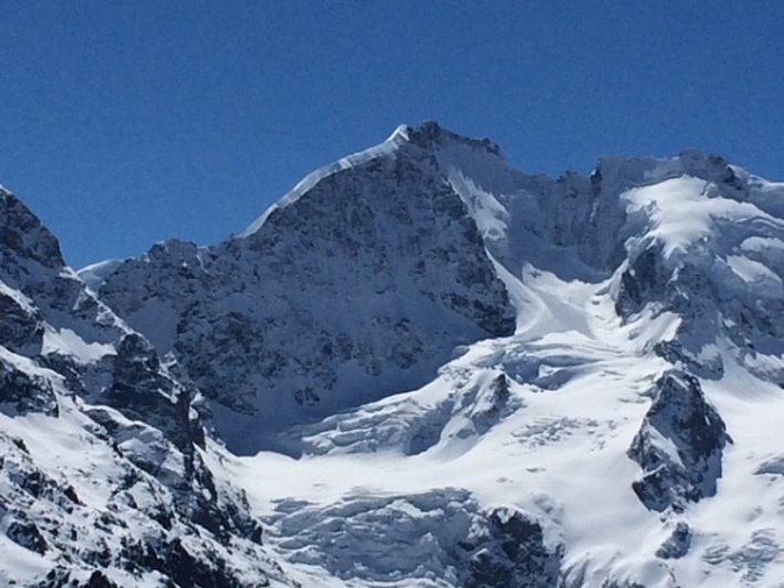 Spontane Lawine aus der Westflanke des 4049 m hohen Piz Bernina, Samedan, GR (Foto: R. Meister, 05.05.2017).