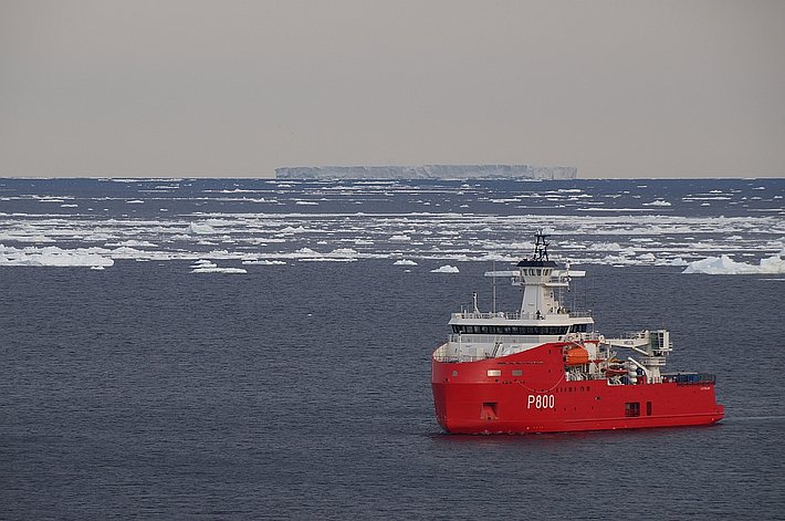 Ankunft der l'Astrolabe in DDU.