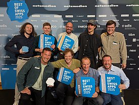 Das Siegerfoto von White Risk an der Awardverleihung, an der das Team den Award «Best of Swiss Apps» gewann. 