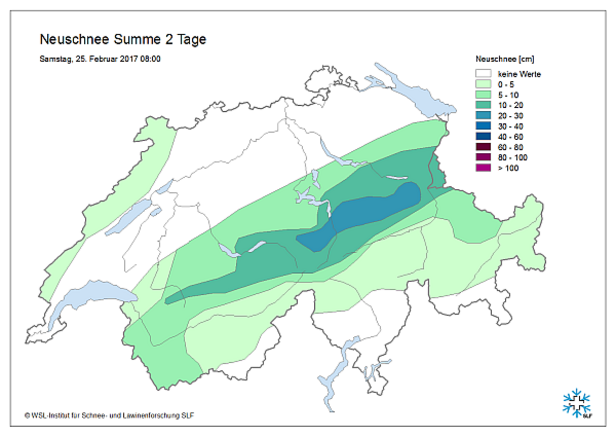 Abb. 2: Am Freitag fielen am zentralen und östlichen Alpennordhang 15 bis 30 cm Schnee. Quelle: SLF-Beobachter, IMIS-Stationen.