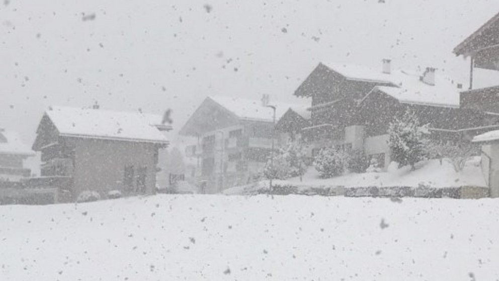 Beaucoup de neige fraîche dans le nord-est, beaucoup de soleil dans le sud