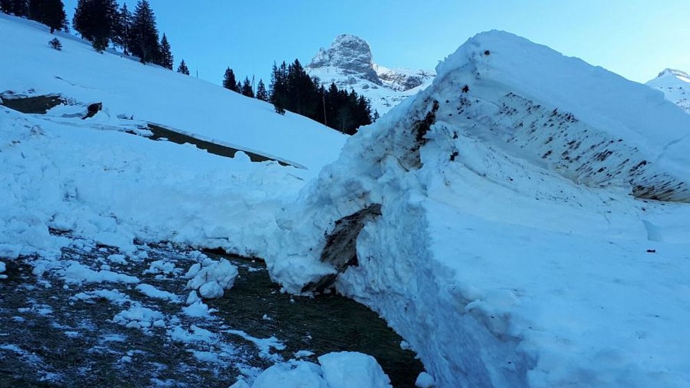 Milde Weihnachtstage und Gleitschneelawinen, die nächste Lieferung Neuschnee