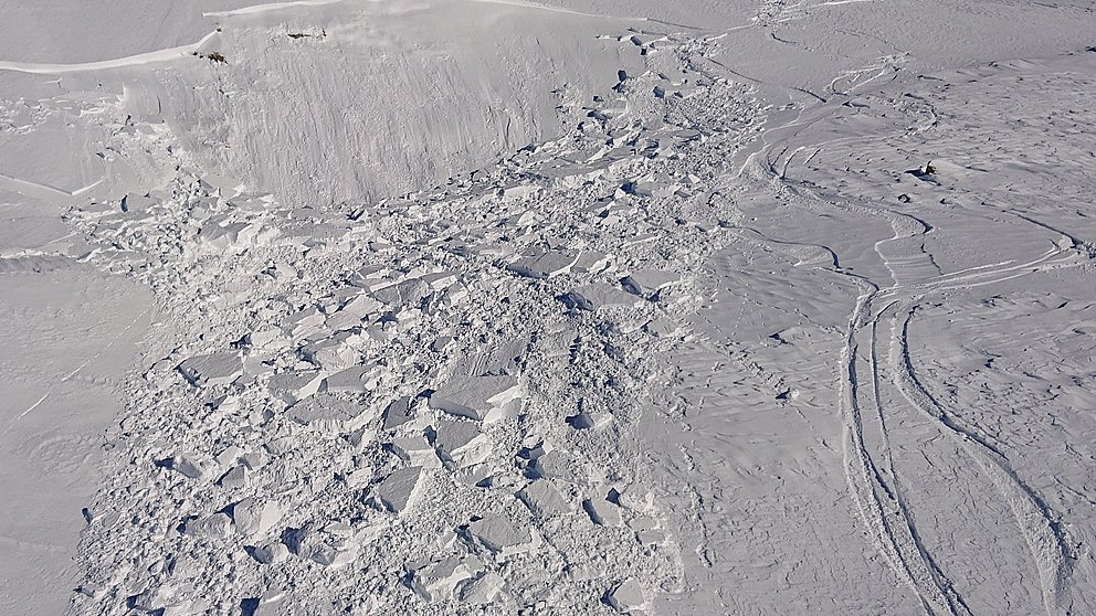 Temporairement danger marqué d’avalanche, la neige soufflée constituant le danger principal
