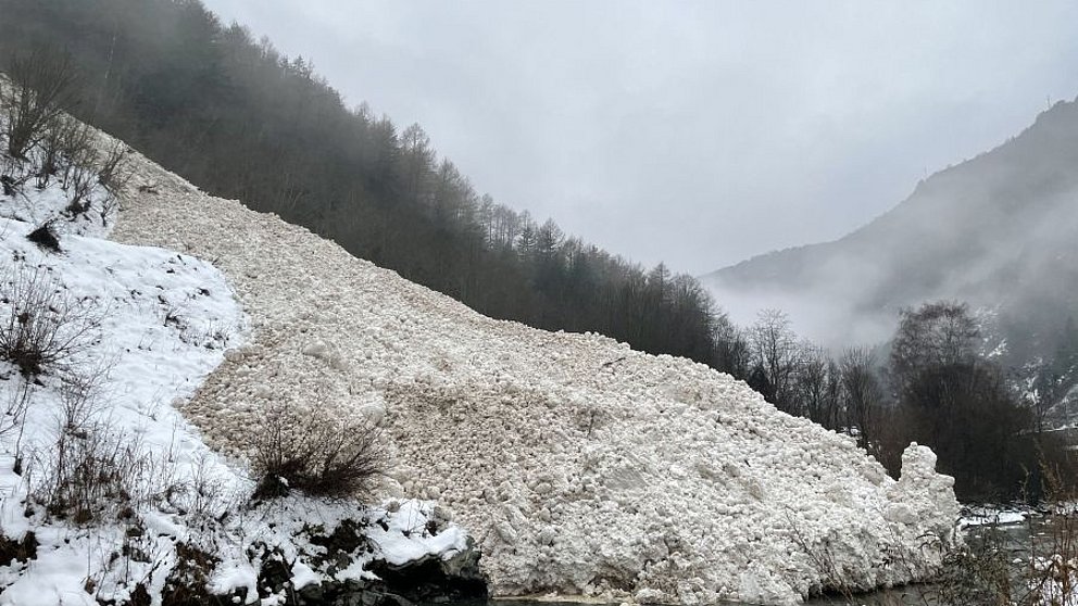 Pluie intense: Nombreuses avalanches mouillées et fort danger d’avalanches